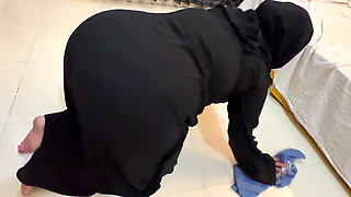 Arab Hot Maid Stuck When She Clean Under Bed - Big Ass Hijabi Girl Wear Abaya Niqab & Panty