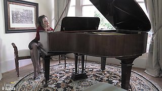 Glamour MILF foot fetish solo heart-stopping xxx clip