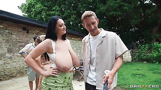 Brazzers Exxtra featuring Klara Divine's missionary scene