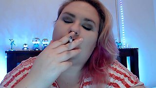 Sexy smoker Laladelilah plays a JOI game