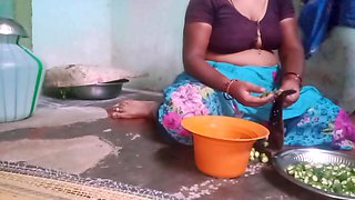 Aunty Boobs Show Vegitable Cutting Handjob Hasband