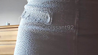 A friend of my husband's texts me to invite me for a drink. I disguise myself to provoke him. We'll see...