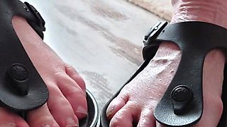 Barefoot Slide Show with a Nylonjunge in Birkenstocks