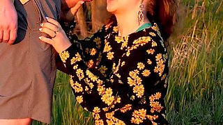 Cute Saree Bhabhi Asked Directions From a Desi Stranger and Was Fucked Hard in the Scarlet Sunset!