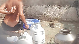 Saw bathing completely naked Full Desi Village Girl Bathroom Video