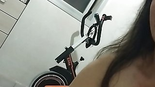 My wife expose herself completely naked to the neighborhood