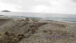 Teen Girl Masturbate on the Beach