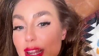 PUSSY BABE BRUNETTE masturbating