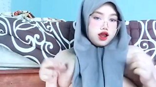 Masturbation of a Horny Jilbab Girl Causes Fluid to Come Out of Her Vagina Until It Is Wet