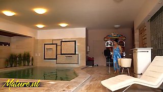 Blonde Babe Eats Out A Hairy Mature Pussy At The Swimming Pool With Nina Heels And Lola Myluv