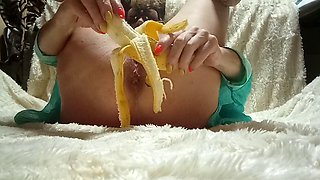 Crazy mom crushes a banana in her pussy with a mixer and eats it