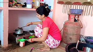 Aunty in a school uniform gives a wild experience
