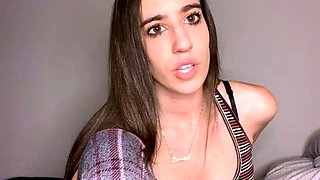 Amateur webcam babe showing her sexual goods