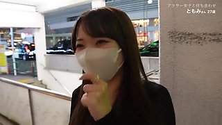 上品な美形お姉さんが純白ランジェリーで色っぽく手マンの快感に没頭