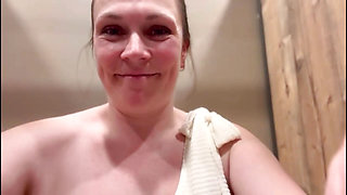 Overcome by lust, masturbation in the changing room of the swimming pool, I was caught.