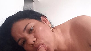 Girlfriend Sucking Rich in Bed