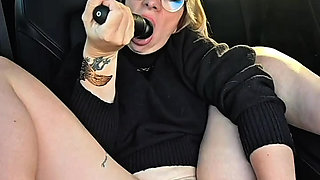 I dildo my ass and I fuck a big sex toy