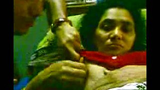 Mature Indian aunty obediently sucks dick of her young lover