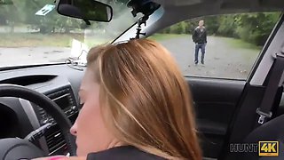 Hunt4k. guy penetrates handsome chick in his car while cuckold is around