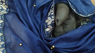 Sexy Bhabhi Gave Handjob to Brother in Law in Saree