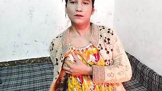 Abbu jaan ne meri big boobs daba daba kar pela