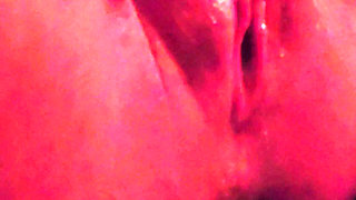 Muscular milf jerks off her big clit and pumps juice from horniness