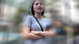 【立ちんぼ】よく笑うがどこか自信なさげな色白巨乳美人。弱みに付け込みたった4万で生中&ハメ撮り成立【ホ別生3＋撮影1　N・23歳Gカップ】