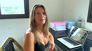 La Poutre is rewarded by his boss - Jacquie et Michel TV