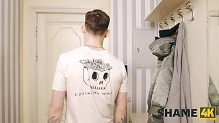 Shame4k. guy gobbled and fucked curly-haired mature Tanya Foxxx in the kitchen