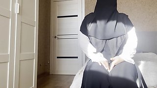 Arab MILF with Big Ass Gives JOI