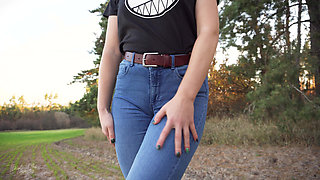 Stepsis Teases Cameltoe Pussy in Blue Jeans Outdoors