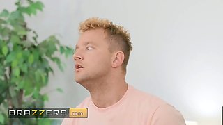 Kayley gunner can't resist the allurement to taste van's dong after catching him hardcore brynn michaels - brazzers