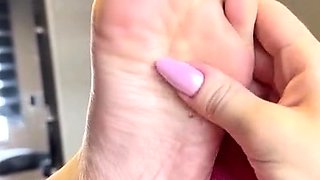 Amateur Foot Fetish Girlfriend Sucks and gives a Footjob