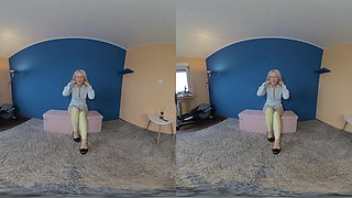 Geile Latex Sekretärin Bekommt Ein Dickpick Von Dir