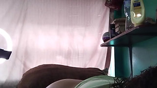 Madrastra morena culona chupando polla