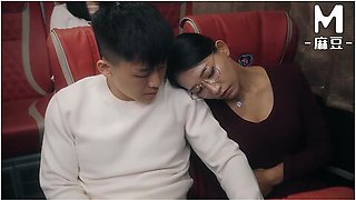 Song Nan Yi - Repressing Sounds While Savoring The Thrill Of Secret Sex On The Bus