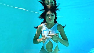 Amateur teen Vanessa Moon explores underwater pleasure with her favorite dildo