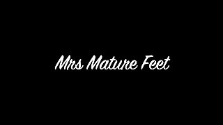 Mrs Mature Feet Getting Her Boobs Covered 419