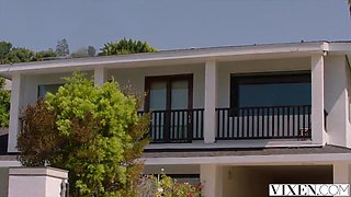 VIXEN Woman Nails Sisters Bf