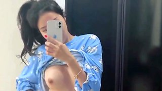 Korean Girl Show Her Tits