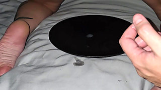 So much cum in my pussy i push it out onto a plate