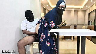 Hijab Teacher Gets Fucked By College Pornstar On A Date