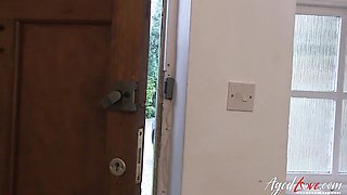 Fantastic chippy - fingering action - Aged Love