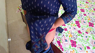 21 Yers Hot Housewife Getting First Time