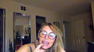 Busty amateur play wet body and masturbates toys on webcam