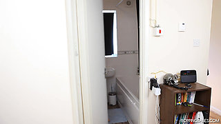 Elle B - Bathtime Striptease