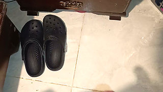 Tranny empties her balls