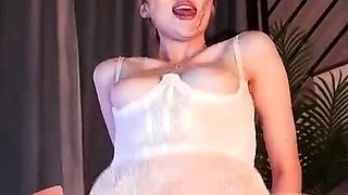 Close up with lesbo getting cunt toyed