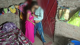 Secret sex in broad daylight, brother-in-law entered the sister-in-law's room and persuaded the sister-in-law to her, then sucked the nipples, choosing the sister-in-law, the sister-in-law landed the muscle and stood up to the doctor.