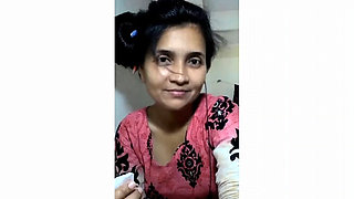 Hot Sexy Bhabhi Showing Her Body at Shower